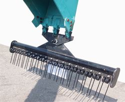 グリーンフォーク(バックフォー型集草機)